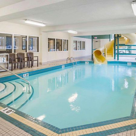 Comfort Inn & Suites University Calgary Bagian luar foto