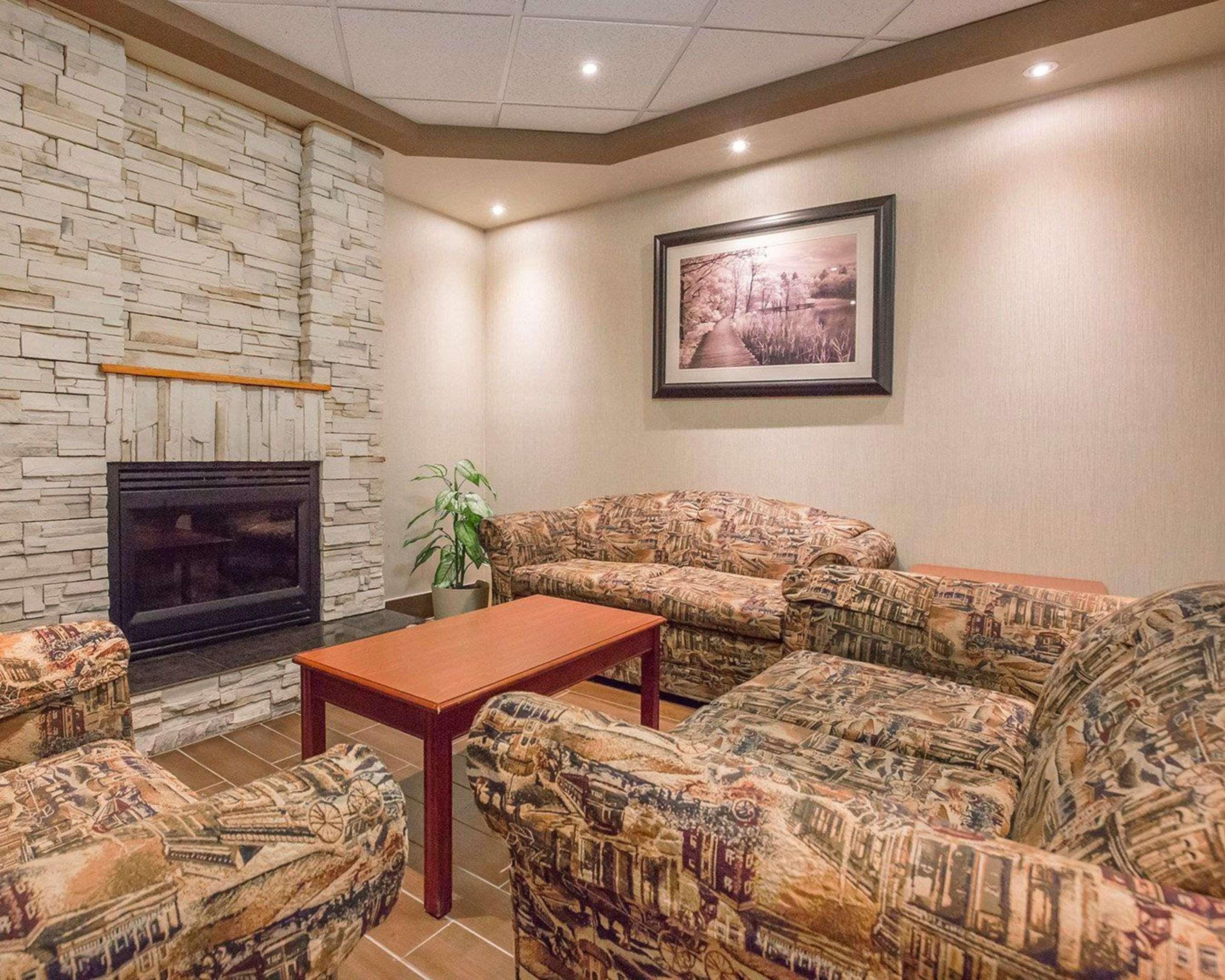 Comfort Inn & Suites University Calgary Bagian luar foto