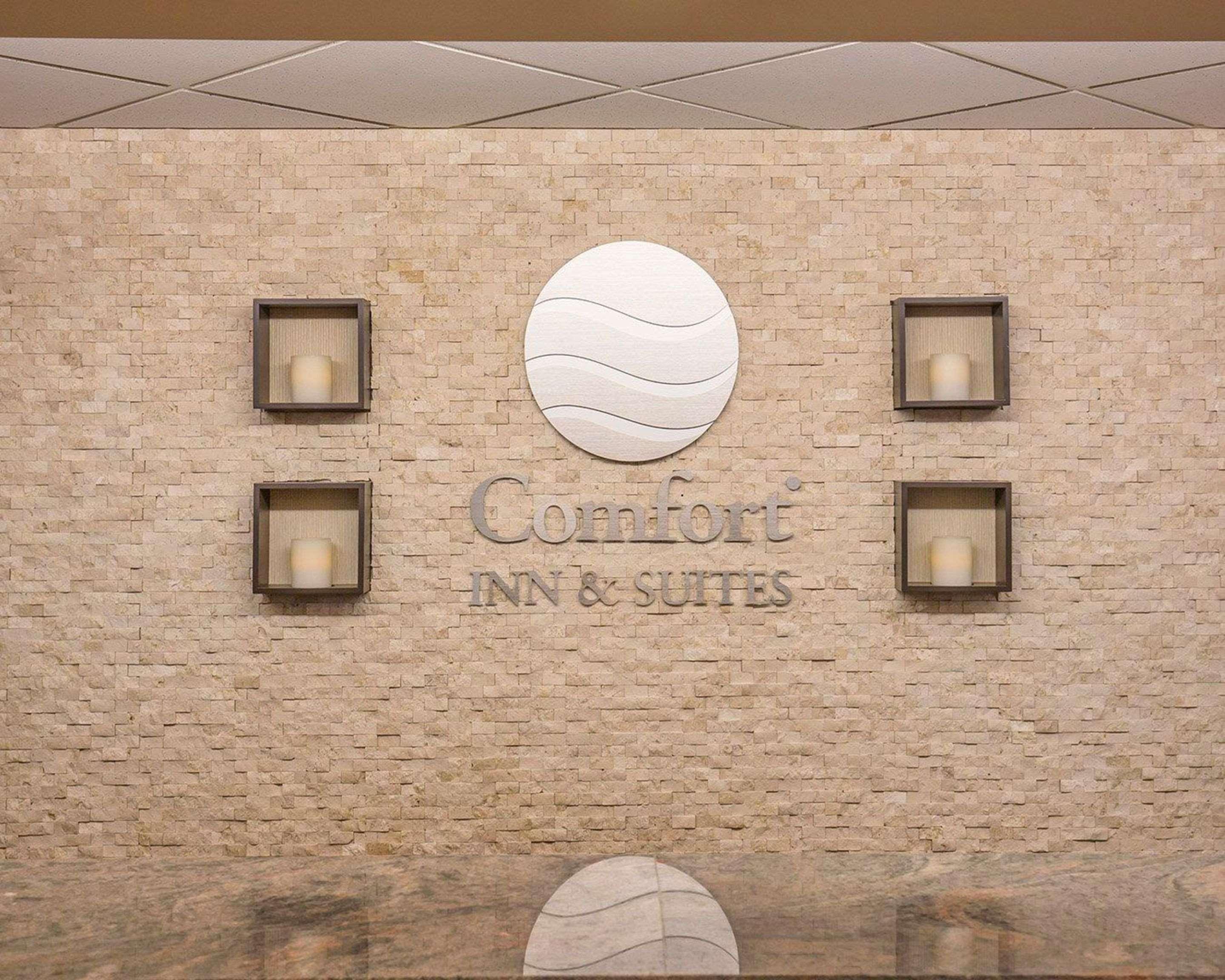 Comfort Inn & Suites University Calgary Bagian luar foto