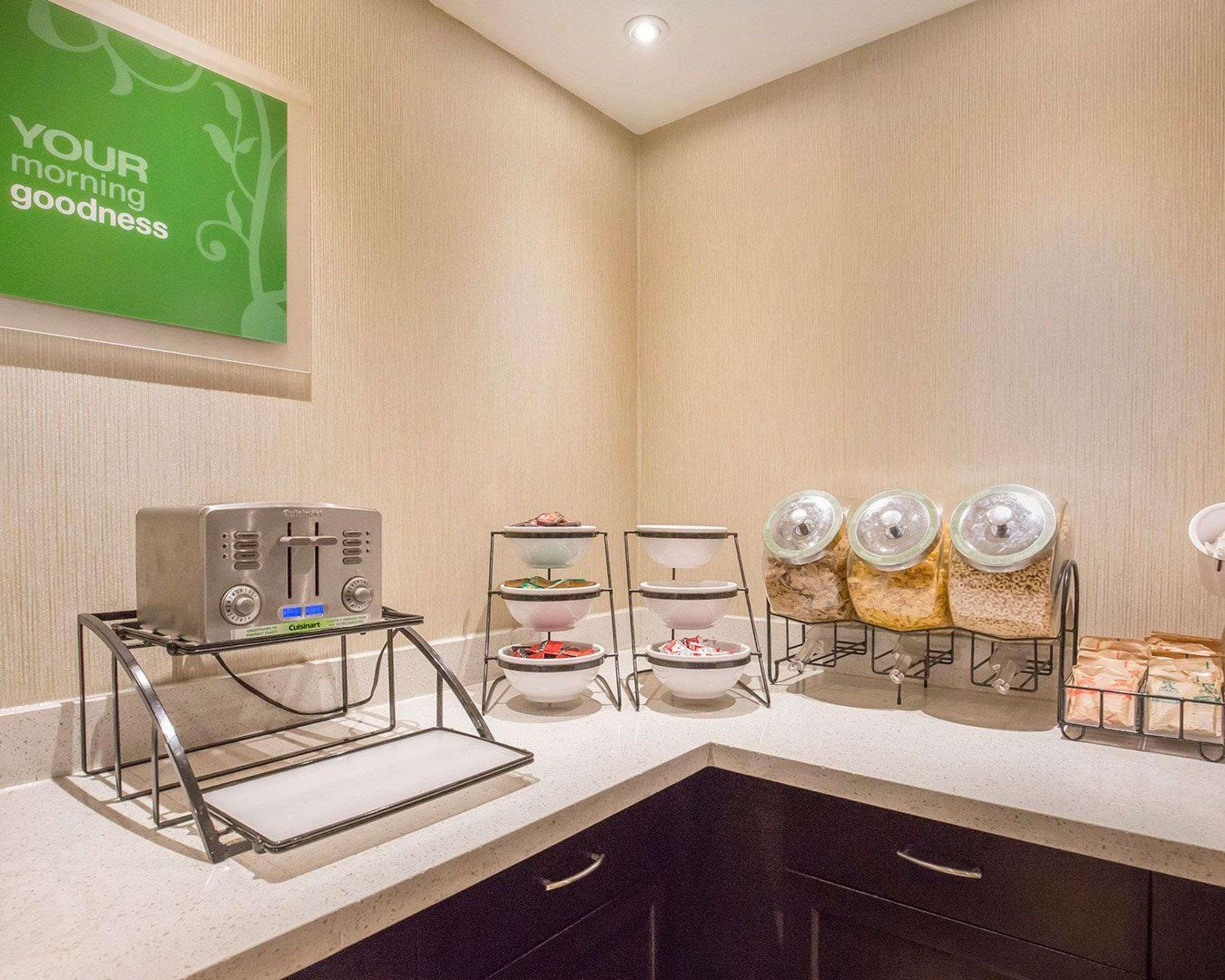 Comfort Inn & Suites University Calgary Bagian luar foto