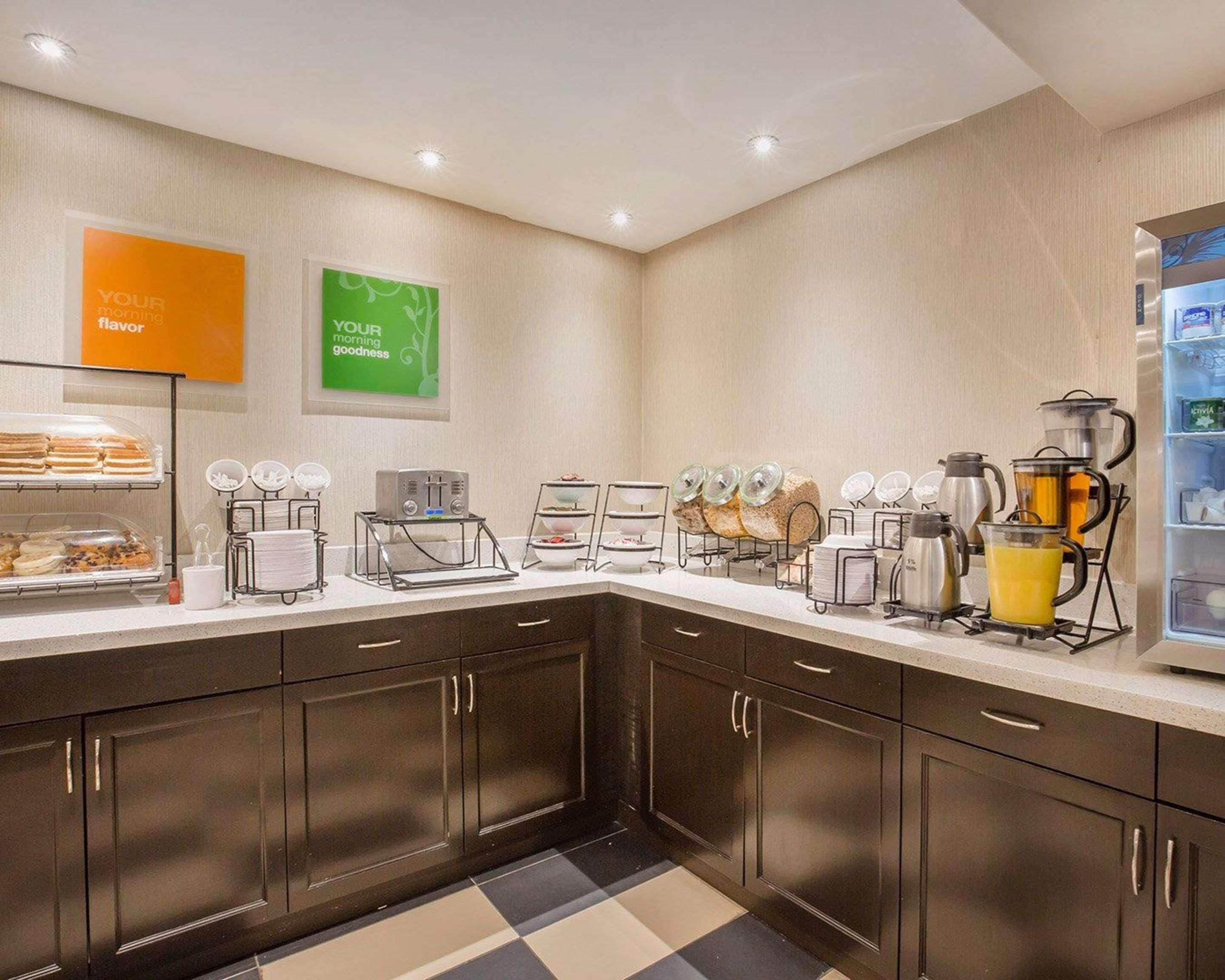Comfort Inn & Suites University Calgary Bagian luar foto