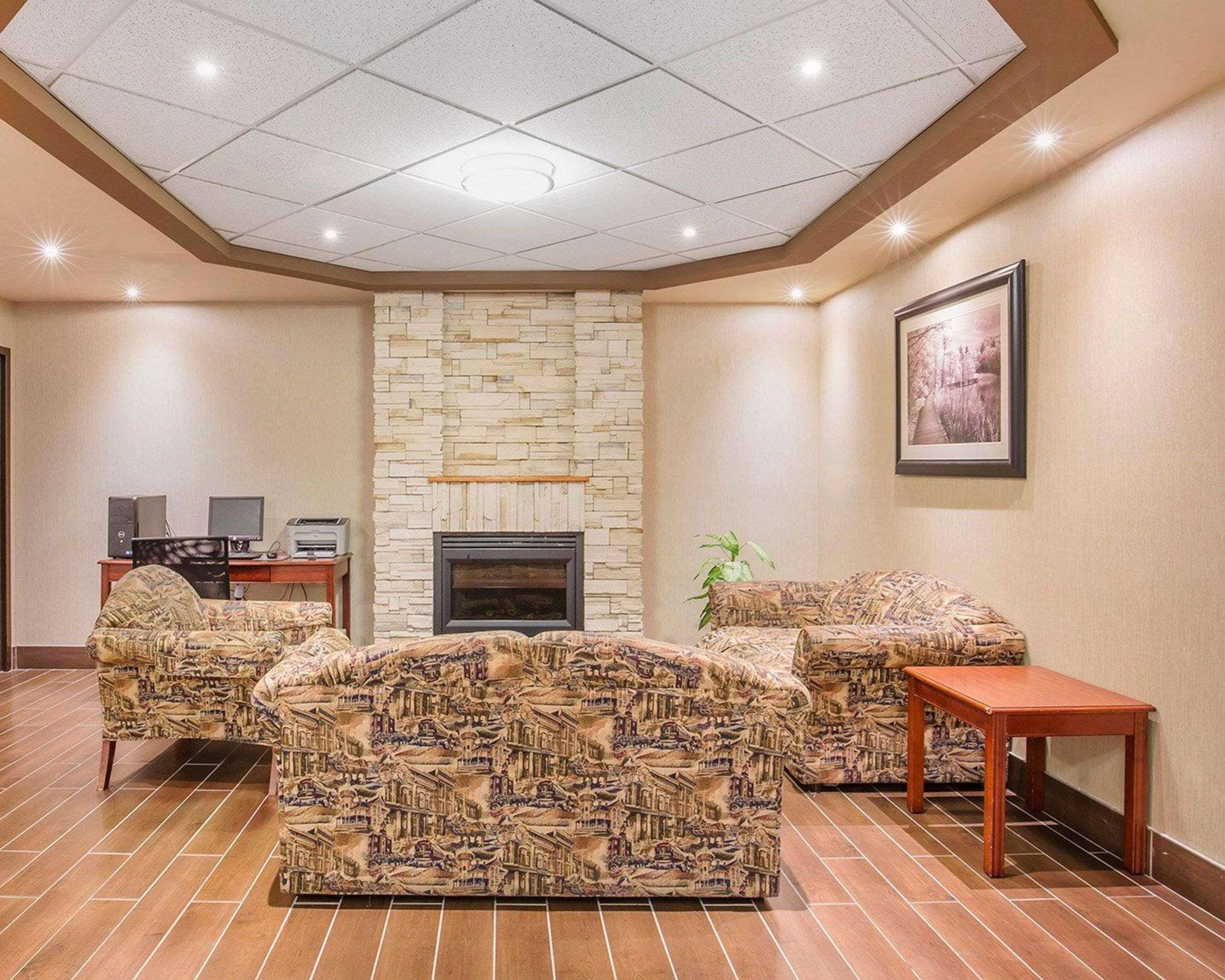 Comfort Inn & Suites University Calgary Bagian luar foto