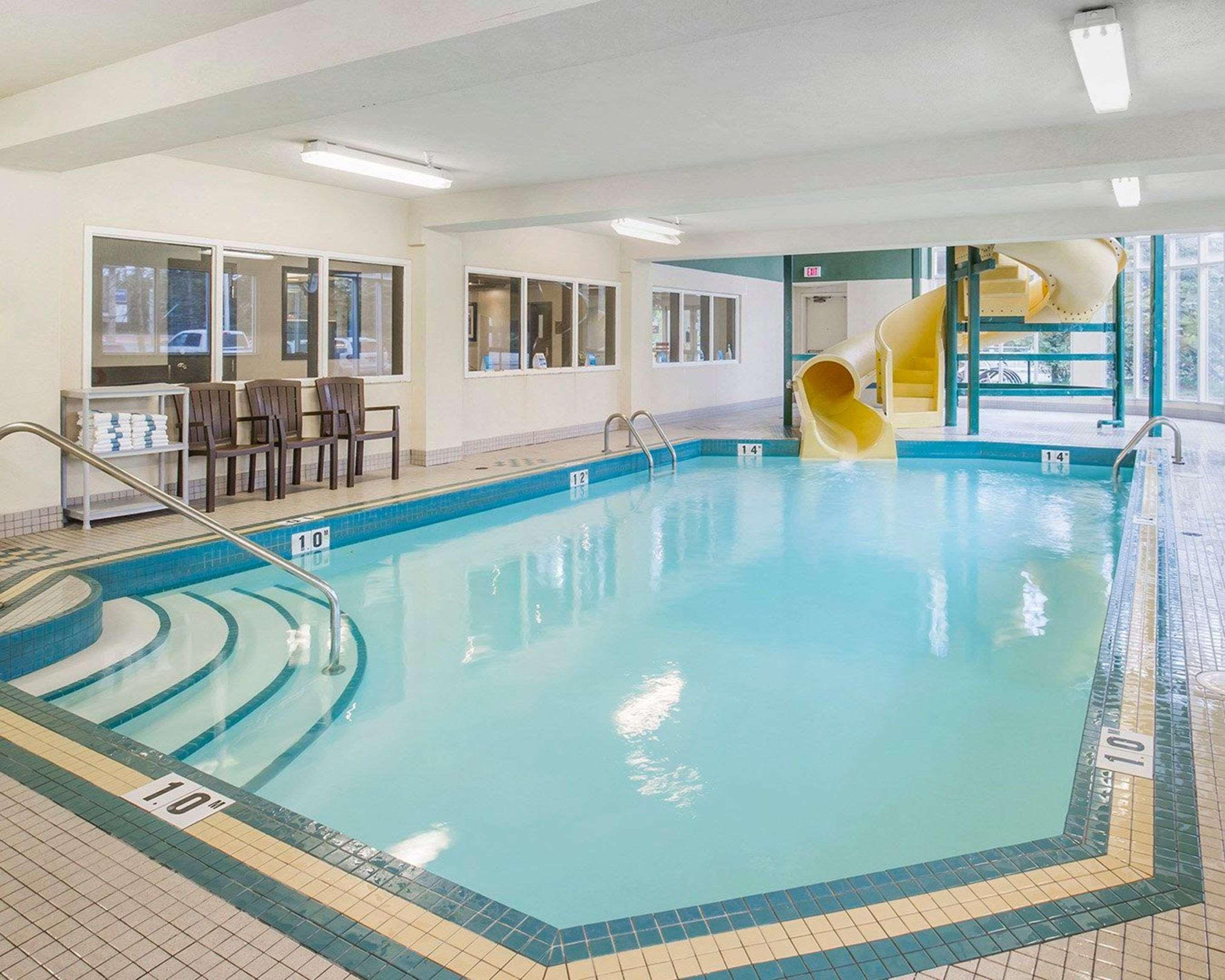 Comfort Inn & Suites University Calgary Bagian luar foto