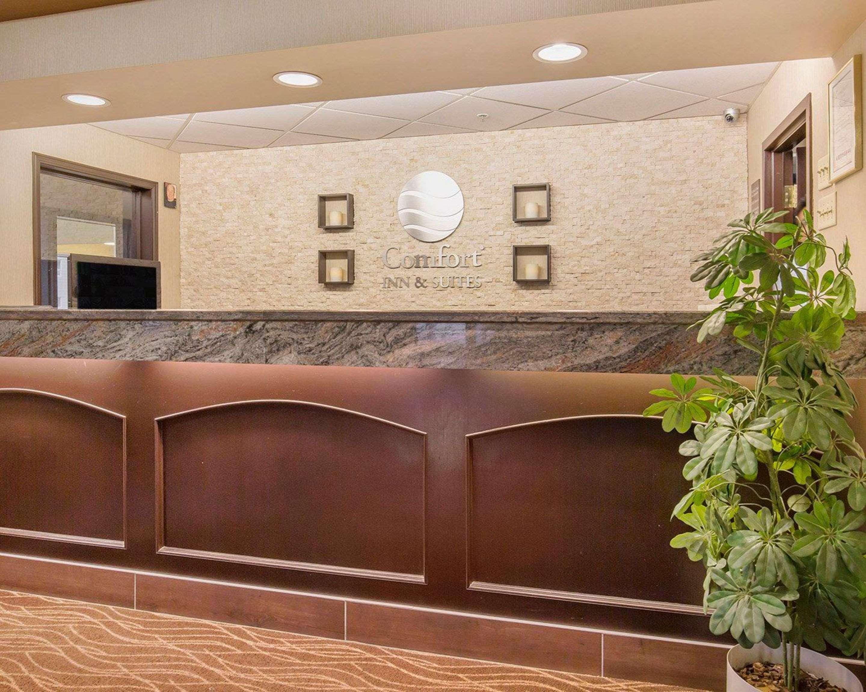 Comfort Inn & Suites University Calgary Bagian luar foto