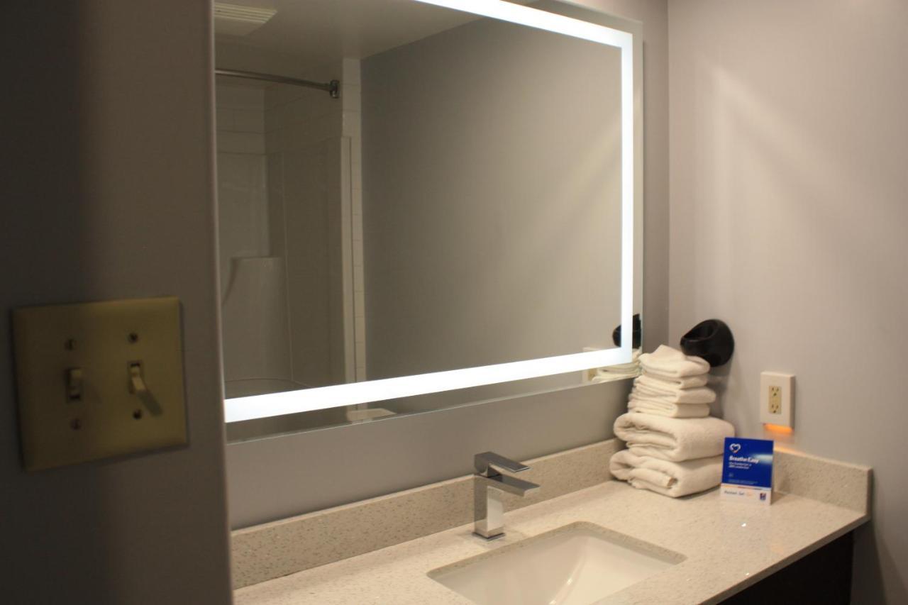 Comfort Inn & Suites University Calgary Bagian luar foto