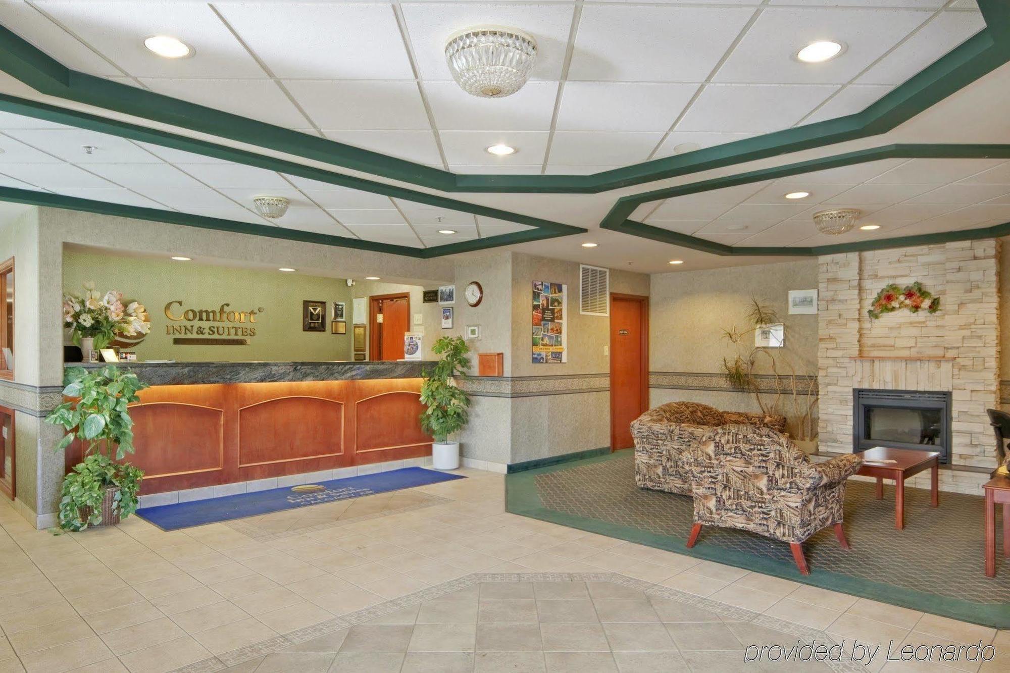 Comfort Inn & Suites University Calgary Bagian luar foto