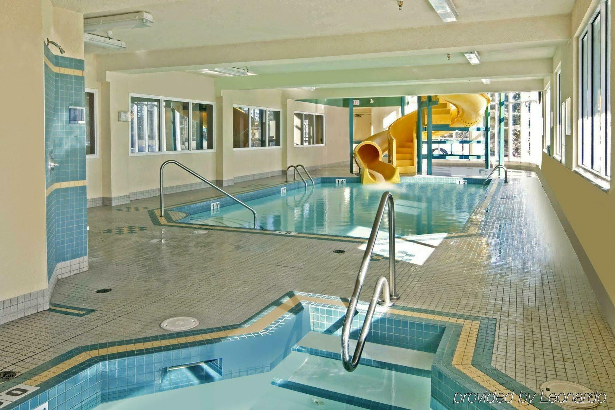 Comfort Inn & Suites University Calgary Bagian luar foto